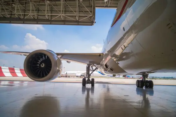 aircraft in hangar actual 600x400